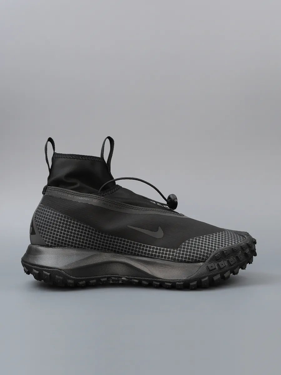 Nike ACG Mountain Fly GORETEX sneaker in black
